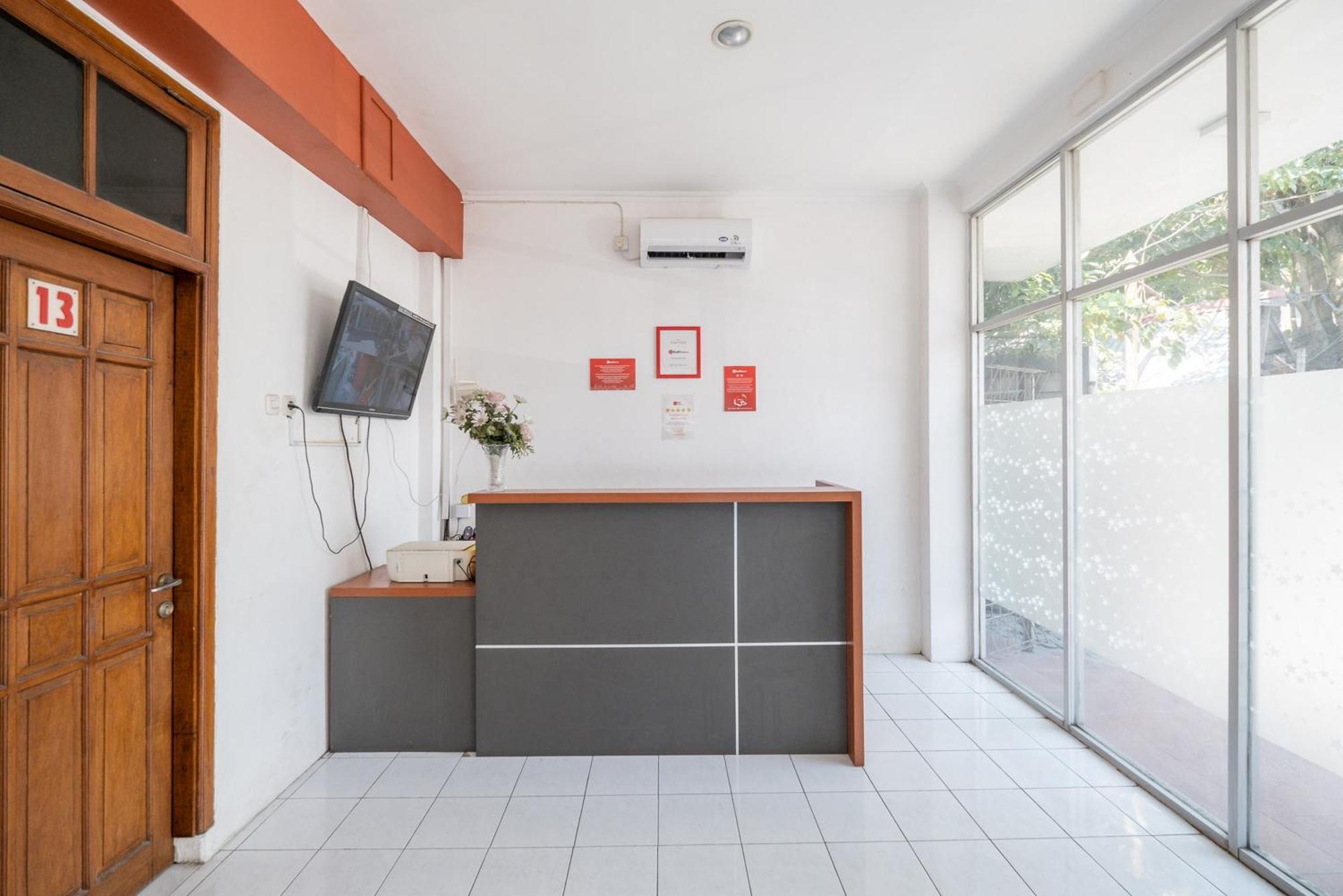 Reddoorz Plus @ Gunungsari Surabaya Kedurus Экстерьер фото