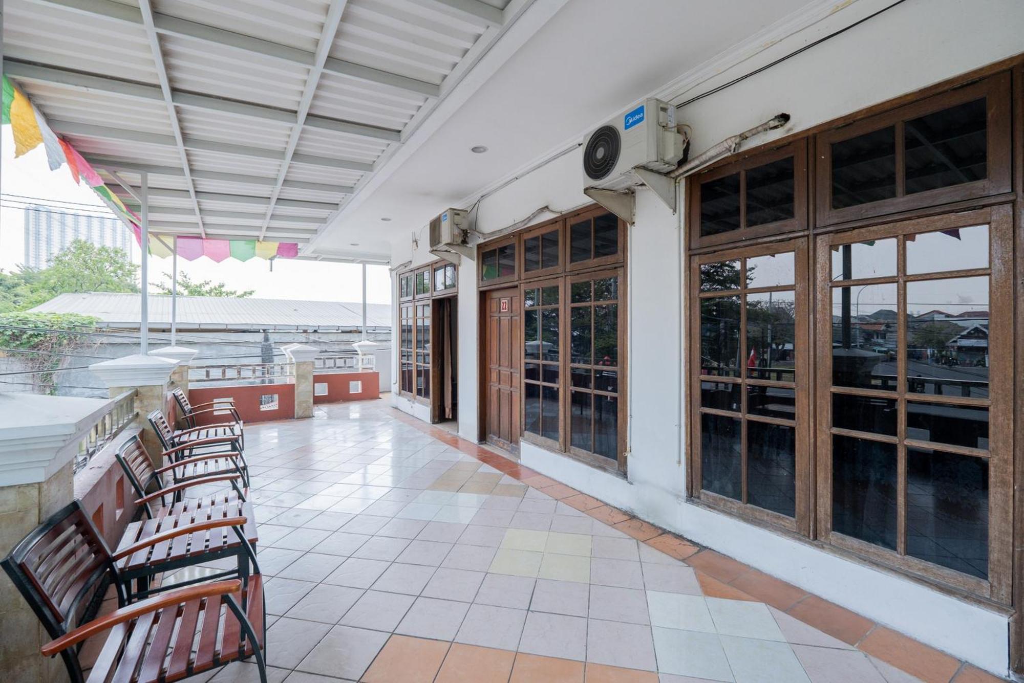 Reddoorz Plus @ Gunungsari Surabaya Kedurus Экстерьер фото