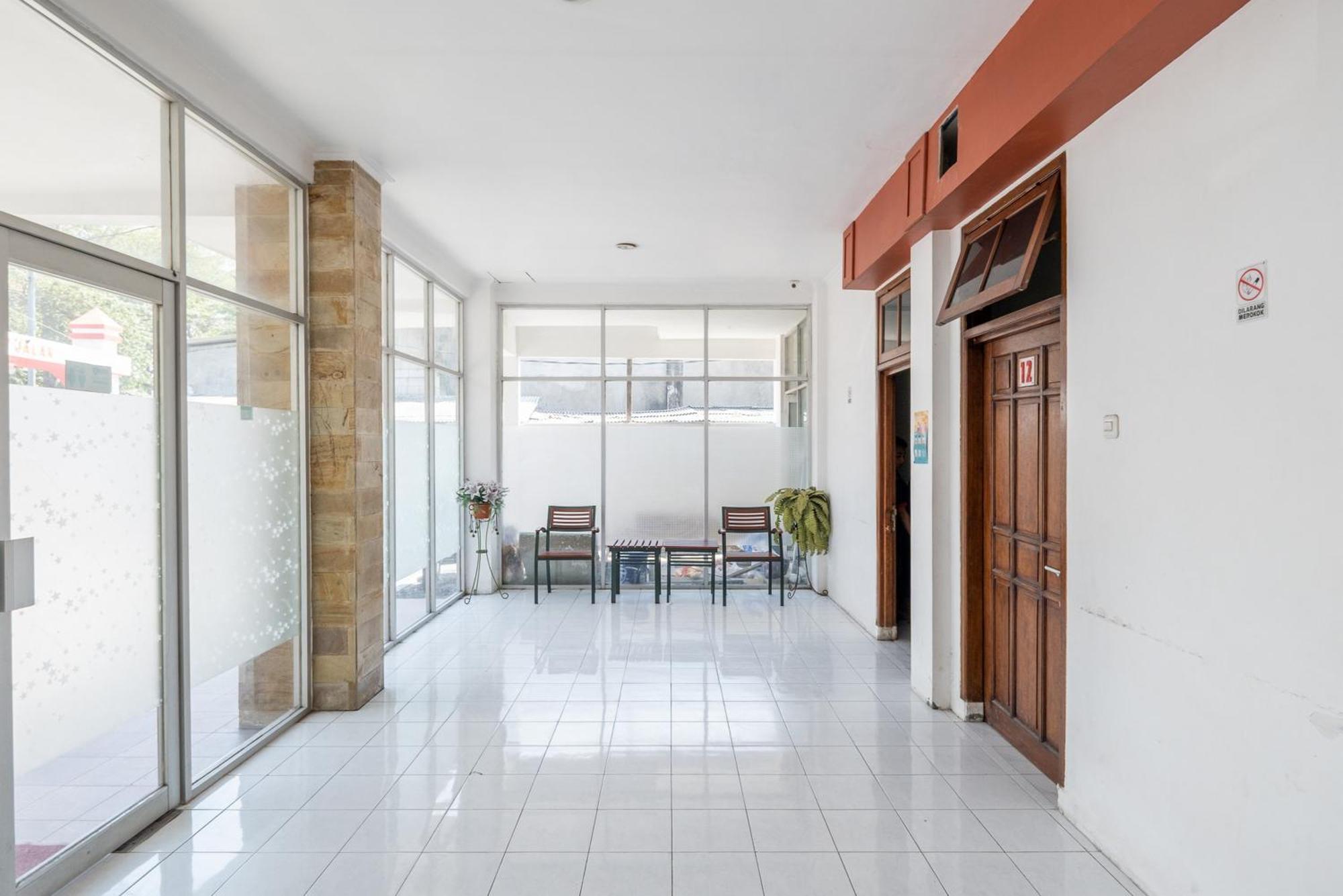 Reddoorz Plus @ Gunungsari Surabaya Kedurus Экстерьер фото