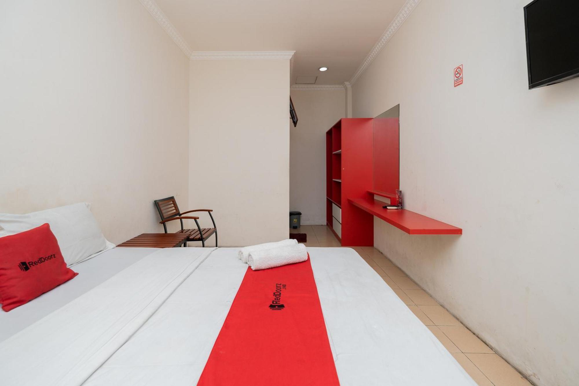 Reddoorz Plus @ Gunungsari Surabaya Kedurus Экстерьер фото