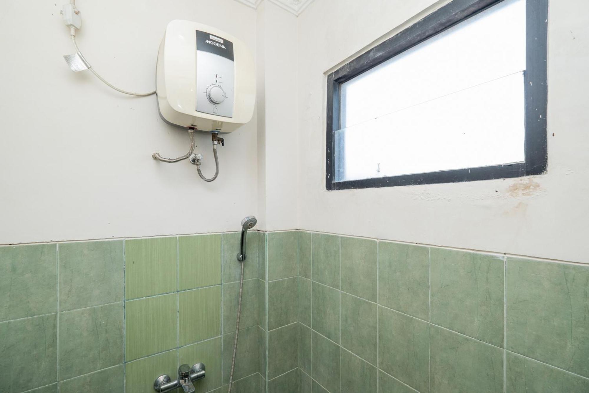 Reddoorz Plus @ Gunungsari Surabaya Kedurus Экстерьер фото