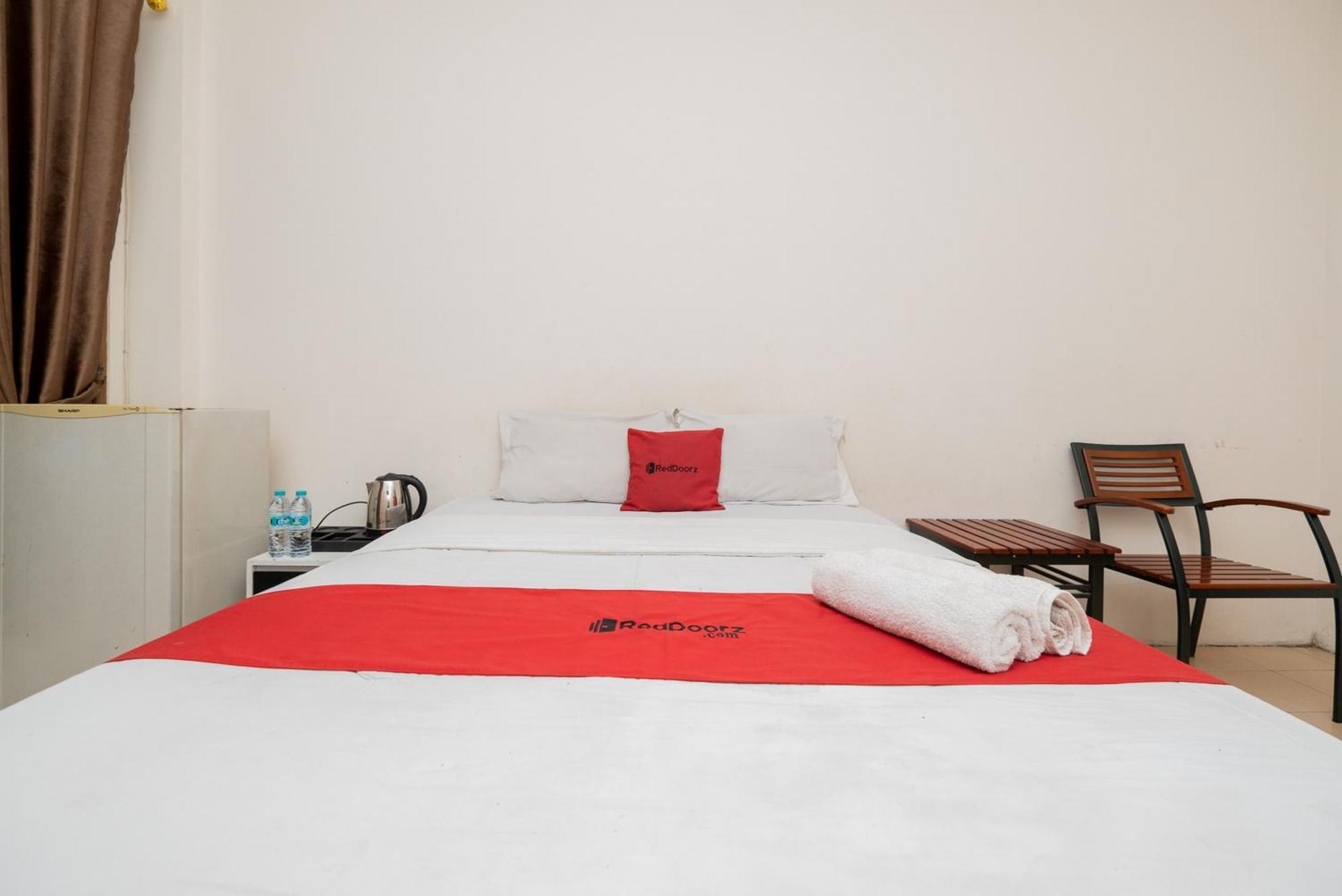 Reddoorz Plus @ Gunungsari Surabaya Kedurus Экстерьер фото