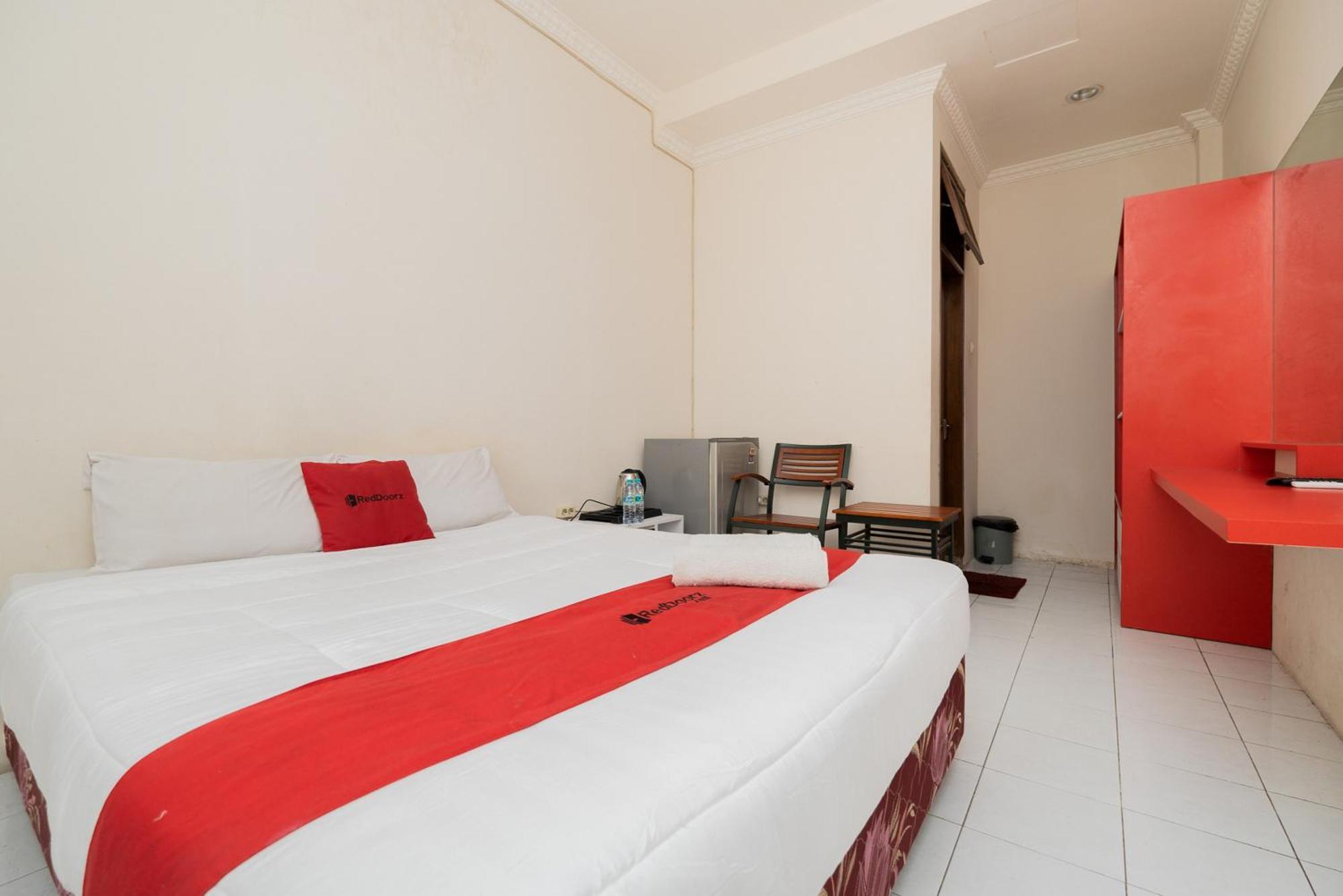 Reddoorz Plus @ Gunungsari Surabaya Kedurus Экстерьер фото