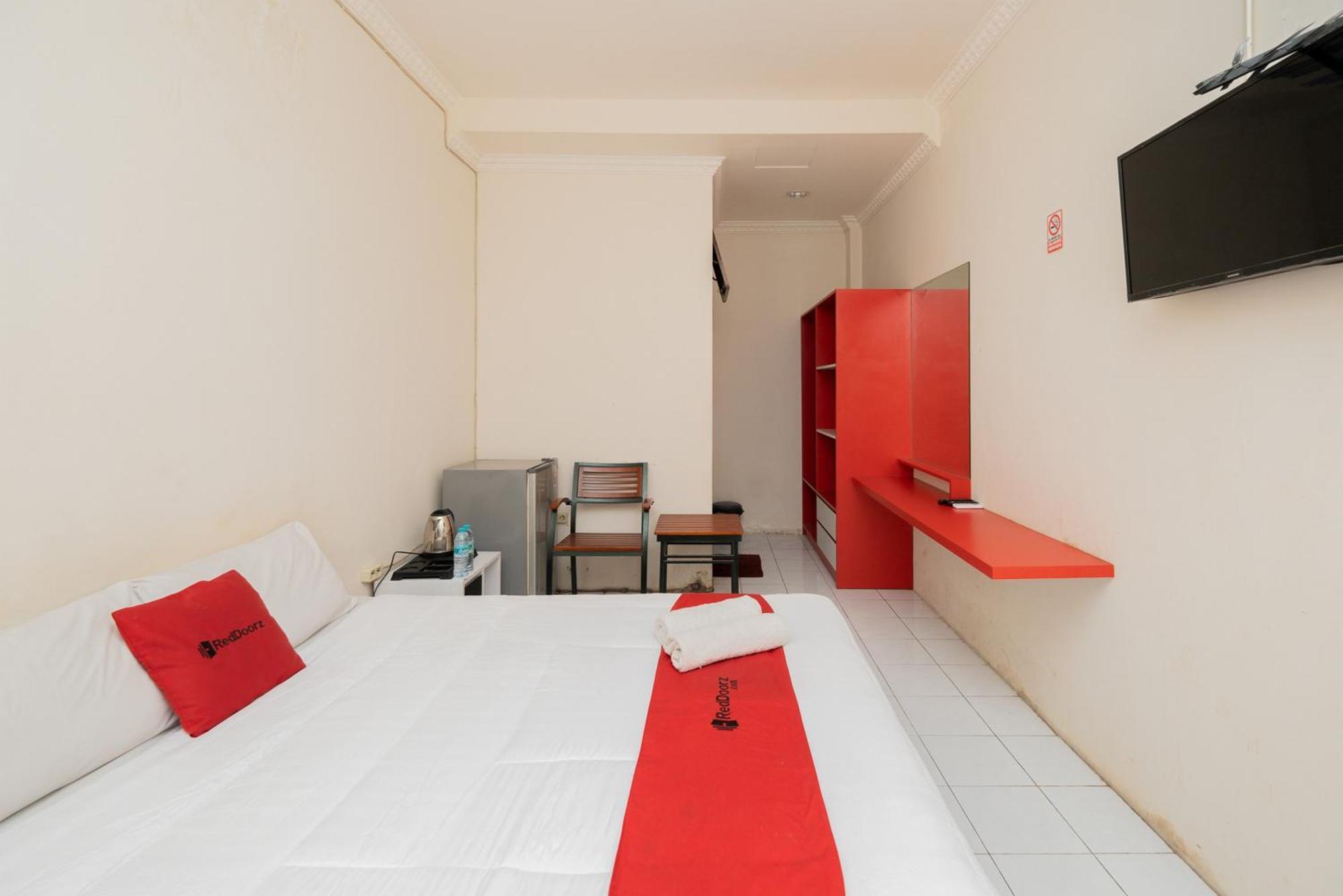 Reddoorz Plus @ Gunungsari Surabaya Kedurus Экстерьер фото
