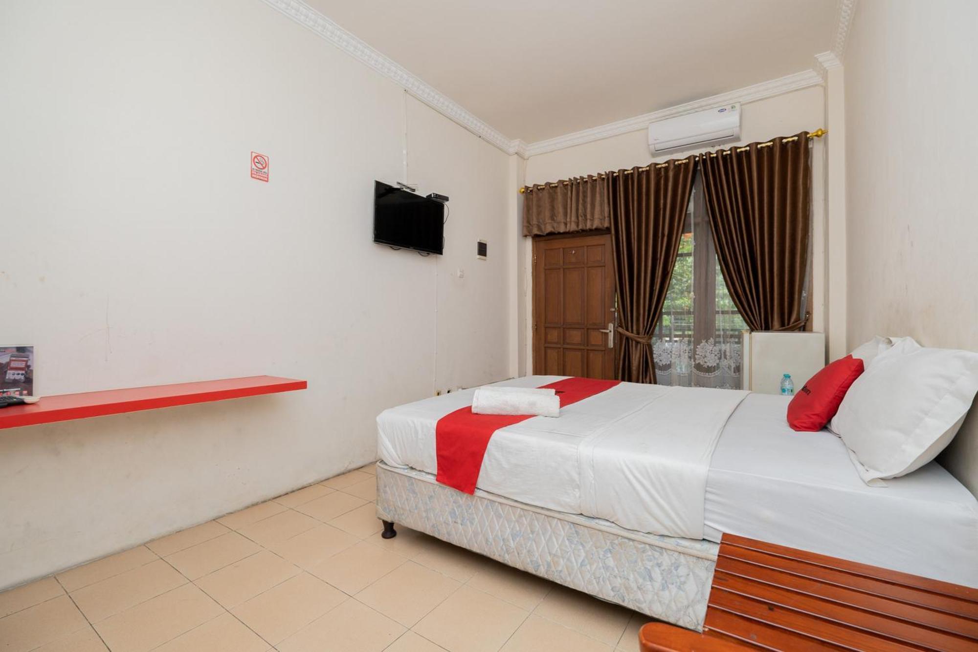 Reddoorz Plus @ Gunungsari Surabaya Kedurus Экстерьер фото