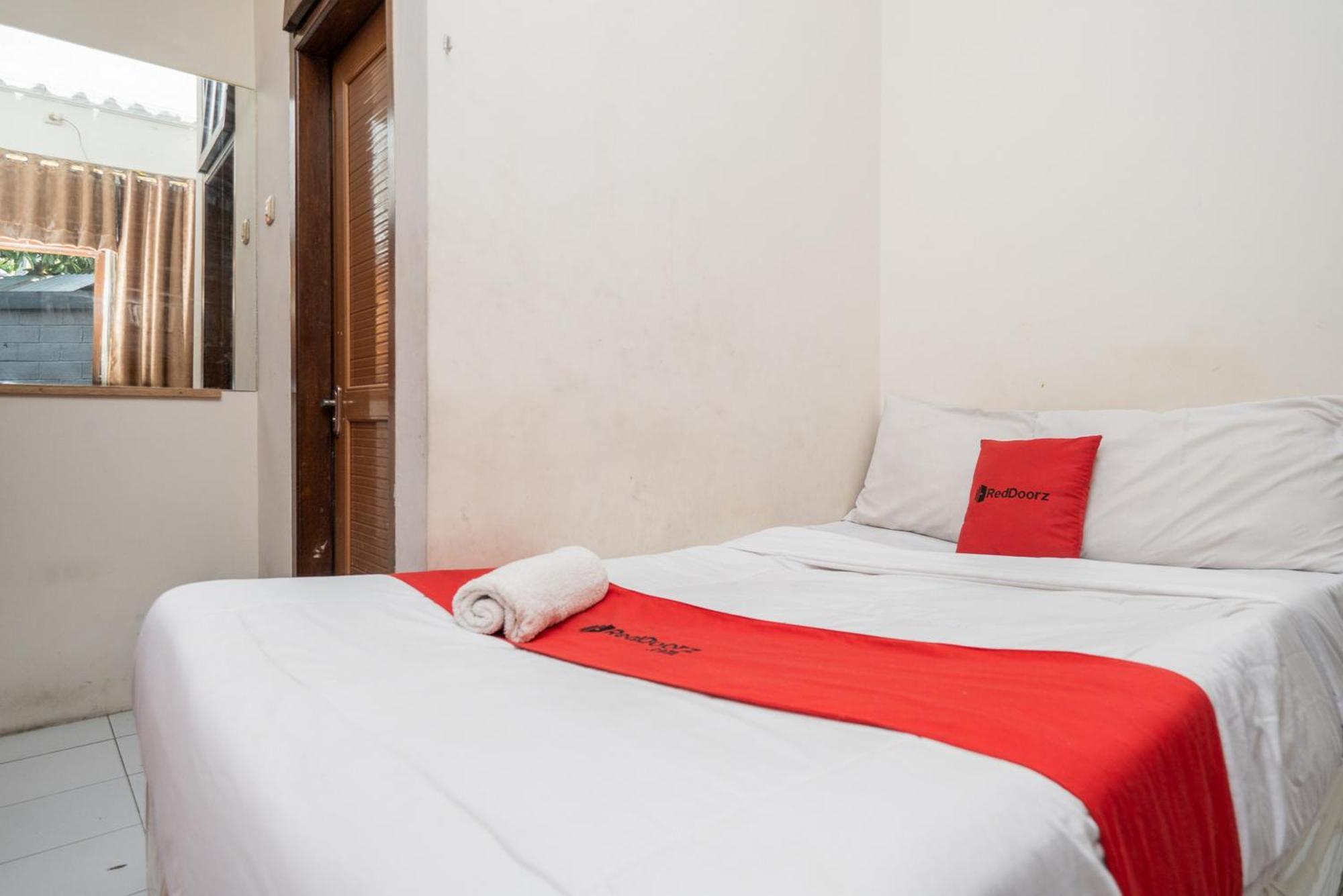 Reddoorz Plus @ Gunungsari Surabaya Kedurus Экстерьер фото