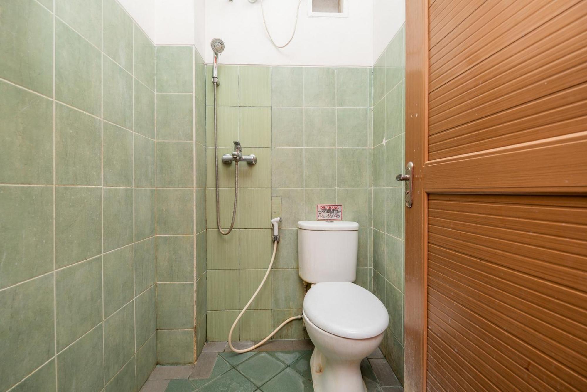 Reddoorz Plus @ Gunungsari Surabaya Kedurus Экстерьер фото